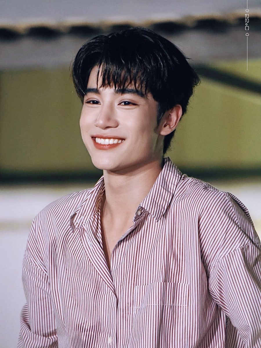 boyslovehub's tweet photo. Handsome Asian boys are falling for Ongsa, stealing the spotlight at his events.

One fan shared: “I keep running into handsome fanboys of Ongsa. At one event, there was this tall, handsome Thai-Chinese guy just waiting to take photos.” https://t.co/r9jHsTM4pq
