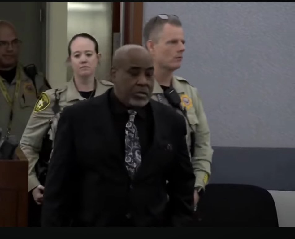 CristenDrummond's tweet photo. DAY 11: Closing Arguments in the Tupac Shakur Murder Trial.

The defendant, Duane “Keffe D” Davis is wearing a black suit. 

Full gallery with Shakur’s family seated in the front row behind prosecutors. Court started after 9 a.m. @News3LV https://t.co/uIpX6AG4LF