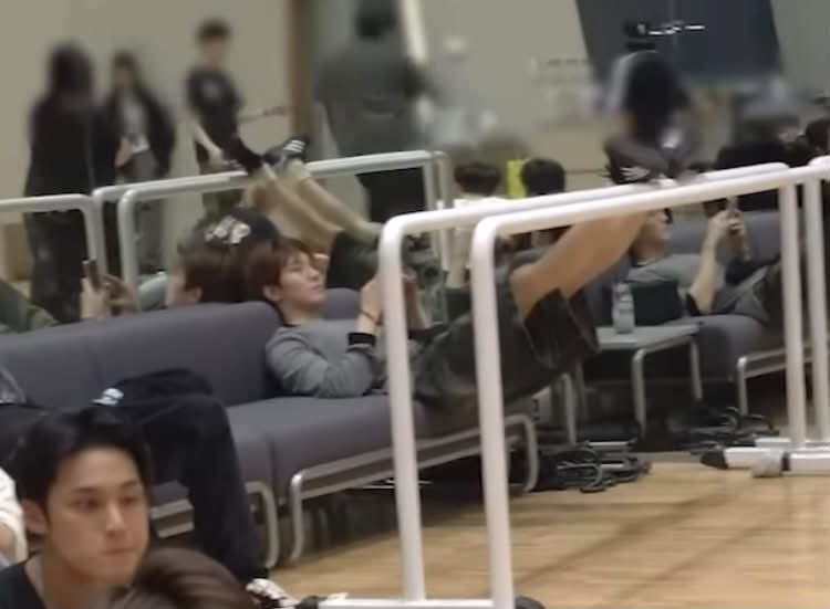 wonmekie's tweet photo. his panties are just out for the world to see https://t.co/jv2g2r9yke