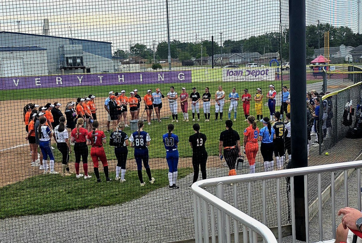 rylan_eagle's tweet photo. Awesome day yesterday at the UF Prospect Camp! 🥎🧡🖤 Thank you to @DloweOilerkid, @AnnikaGels, and the entire @UFOilerSoftball team for taking the time to work with us, answer questions, and share so much about the team. I really enjoyed my time in Findlay! Go Oilers! 🧡🖤 https://t.co/QiYMSNJULg