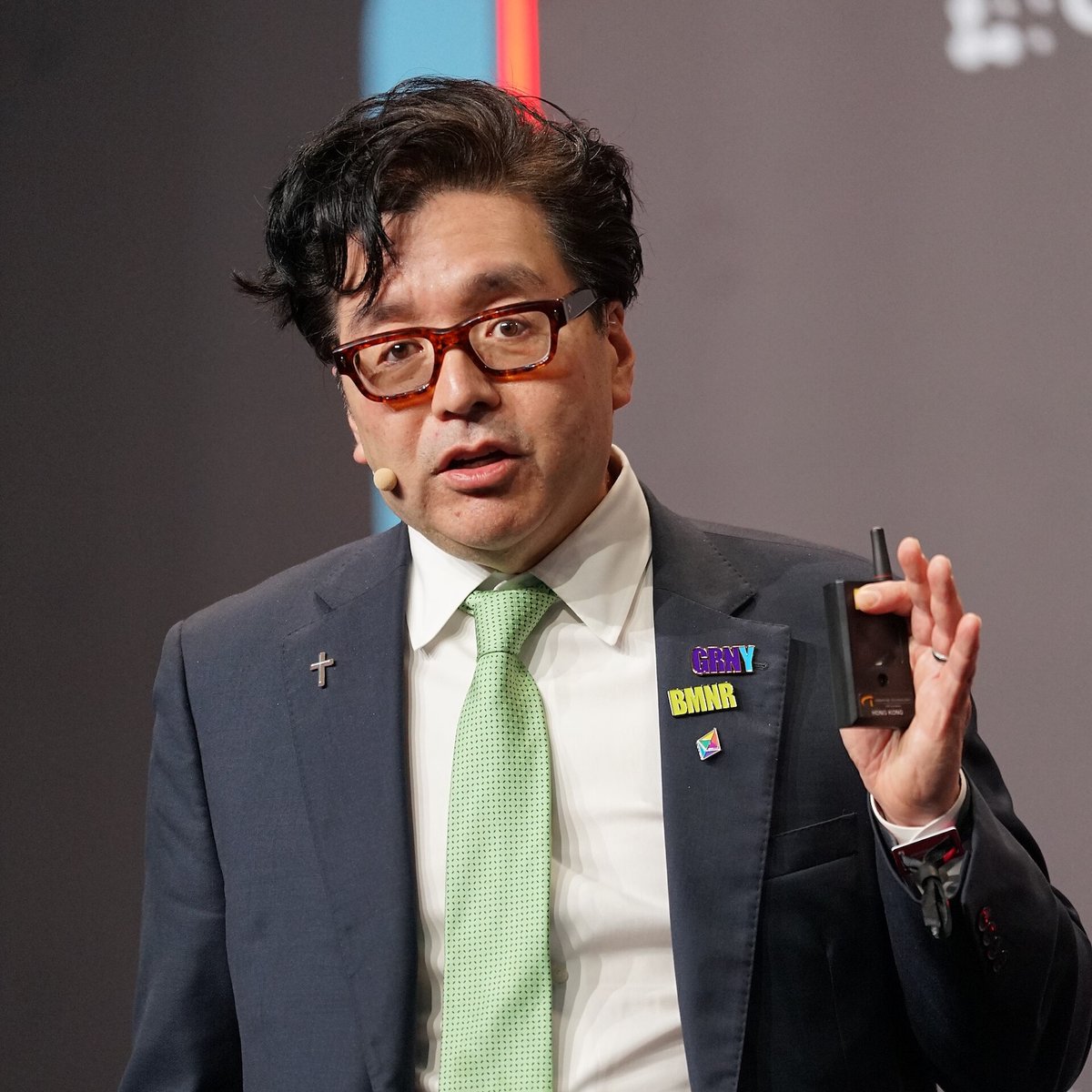 CoinMarketCap's tweet photo. LATEST: 📊 Tom Lee says the September CLARITY Act vote, Korean investors rotating from AI stocks into crypto, and the 4-year cycle bottoming are all tailwinds for institutional crypto buying in the final months of 2026. https://t.co/eVy26Gms4e