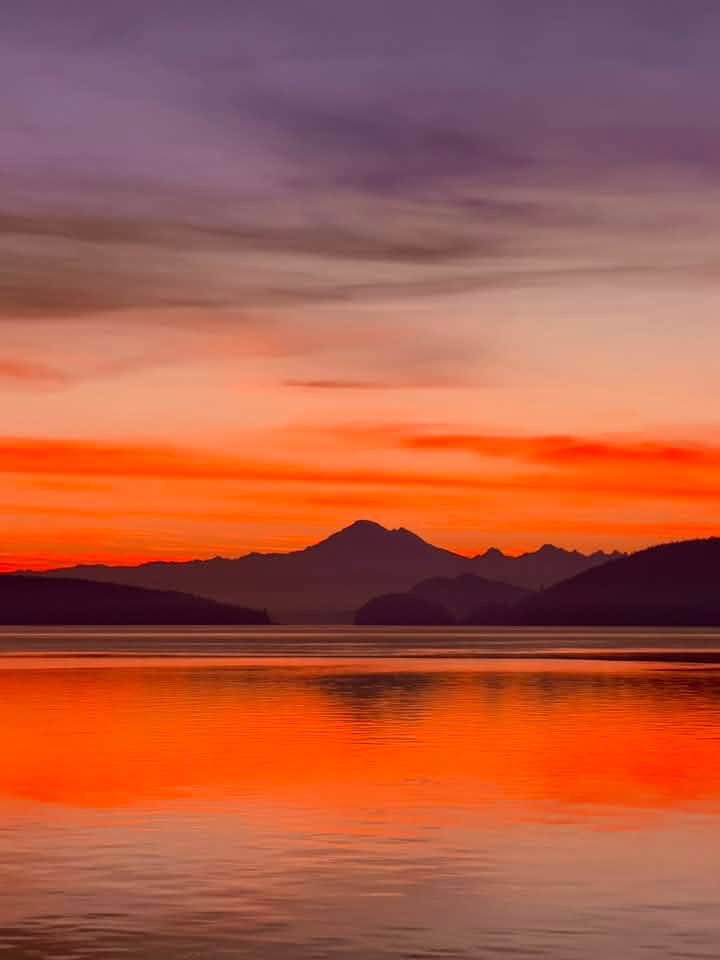 RandySmall's tweet photo. What a sunrise stunner this morning!! Annette Crosby took this on the WSF to Anacortes from Friday Harbor!! She added that it was a “gorgeous ferry ride this am.  🧡”

I should say so! Thanks for sharing!!

#mtbaker #sunrise #pnw #wawx #whatcomcounty https://t.co/uGwZzHvXzb