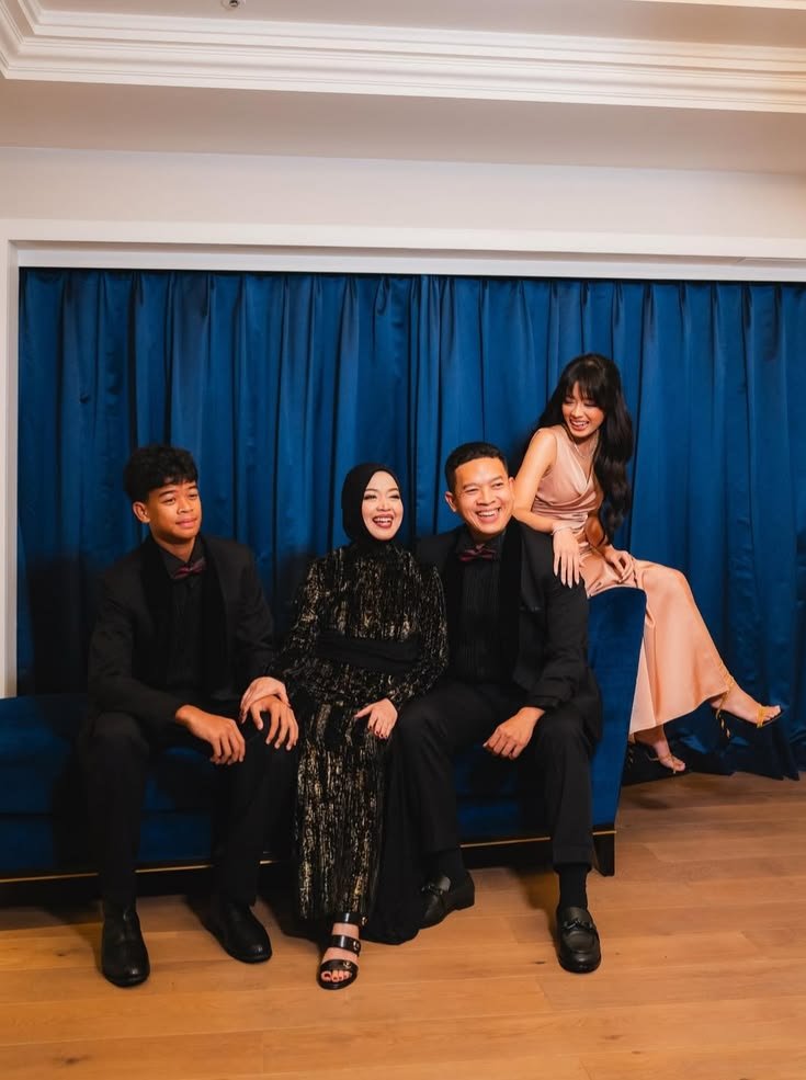 redsoult's tweet photo. aqeela calista, i just want to say thankyou for hanging in there this long, thankyou for always giving your best and thank you for always being a source of pride for your parents and all of us. kita semua bangga bisa kenal sama kamu, suka sama kamu, ngefans sama cewe kereen kaya kamuu! terus jadi aqeela calista yang kita kenal yaa qeel. banyak banget yang sayang kamu disini, lekas sembuh buat kamu. love u qeel! 🫂🤍