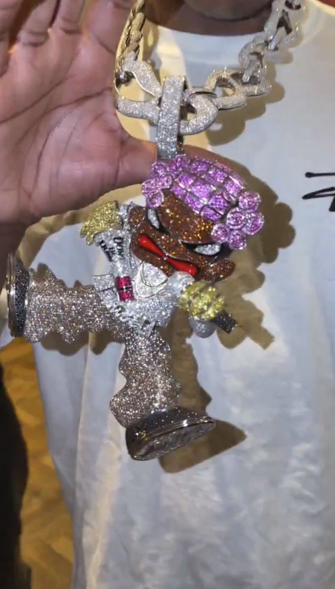 MumbleRapAnon's tweet photo. A$AP Rocky showing off his new PaRappa the Rapper style pendant and chain designed by Alex Moss https://t.co/q9lPPMtuc6