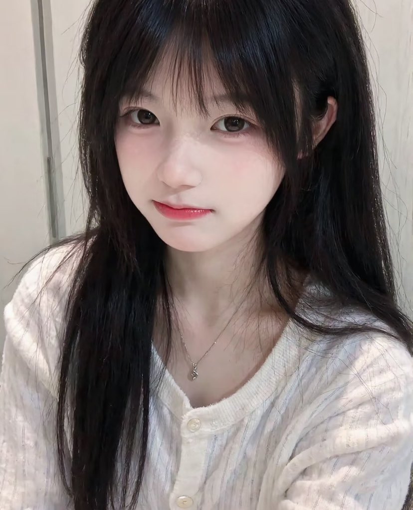 alyssa72he2's tweet photo. 今晚继续来啊🫰🫰

是谁说要来锐评女高我18岁的bb啊！

心情不好来X发泄了，无🚪来就给啊！！！！ https://t.co/6cSOjui7Uj