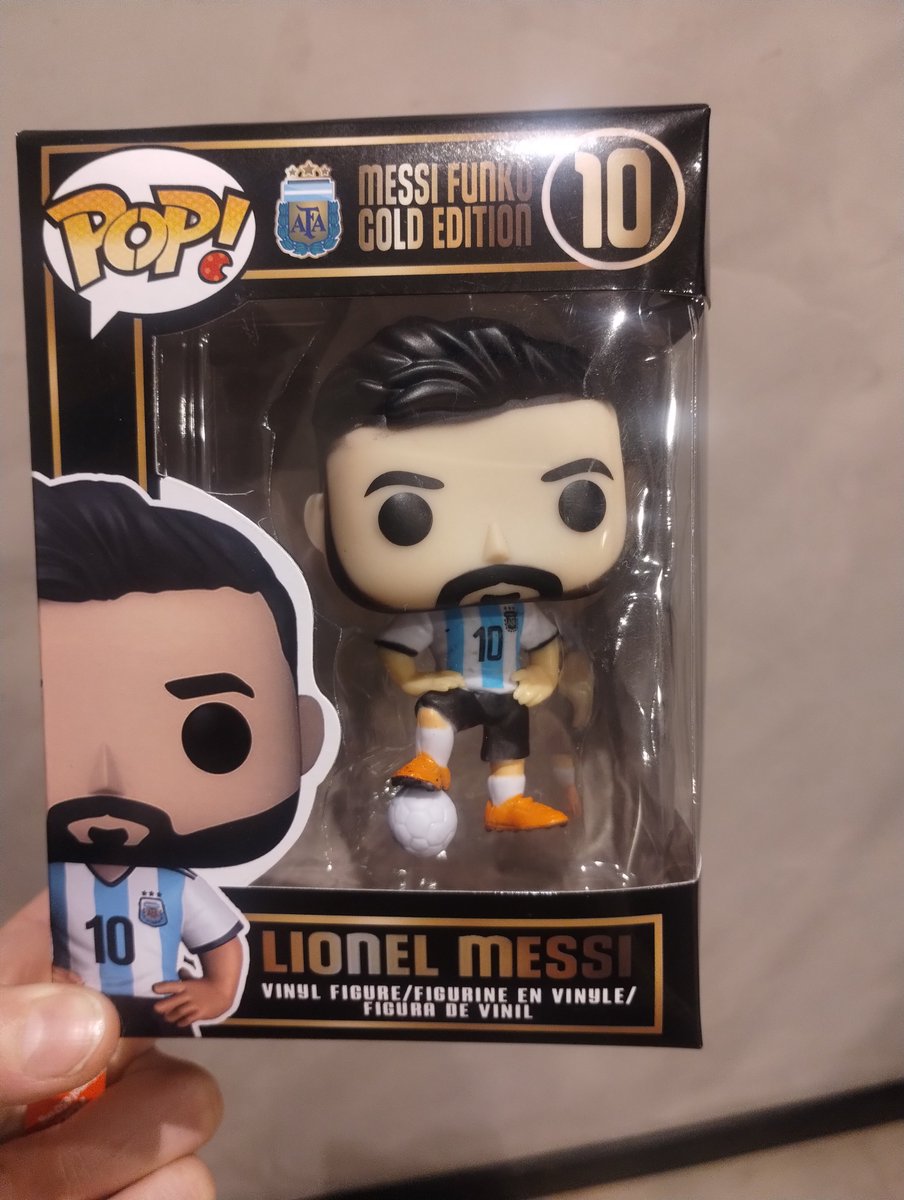 IvoSabelli's tweet photo. Mi infancia, mi adolescencia y mi adultez, el regalo de mi cumple, mis lágrimas al verte jugar, sonreír al verte hacerlo, GRACIAS MESSI, INFINITAS, se te va a extrañar tanto. https://t.co/Ip4xct6OrR