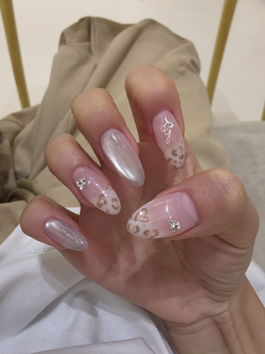 rscnbbl's tweet photo. 260831 🐿️💜 8:33PM KST

🐿️ y/n!!!!!
🐿️ I got my nails done today ㅎㅎㅎ
🐿️ I really like it heheheehh
🐿️ It's really pretty in person ㅠㅠㅜㅜㅠㅠ
🐿️ It's been a long time since I've liked any this mucy
🐿️ I put my initials on them too ㅋㅋㅋㅋㅋㅋ
🐿️ I'll show you
🐿️ 📸 x2 https://t.co/wxabyPaFRc