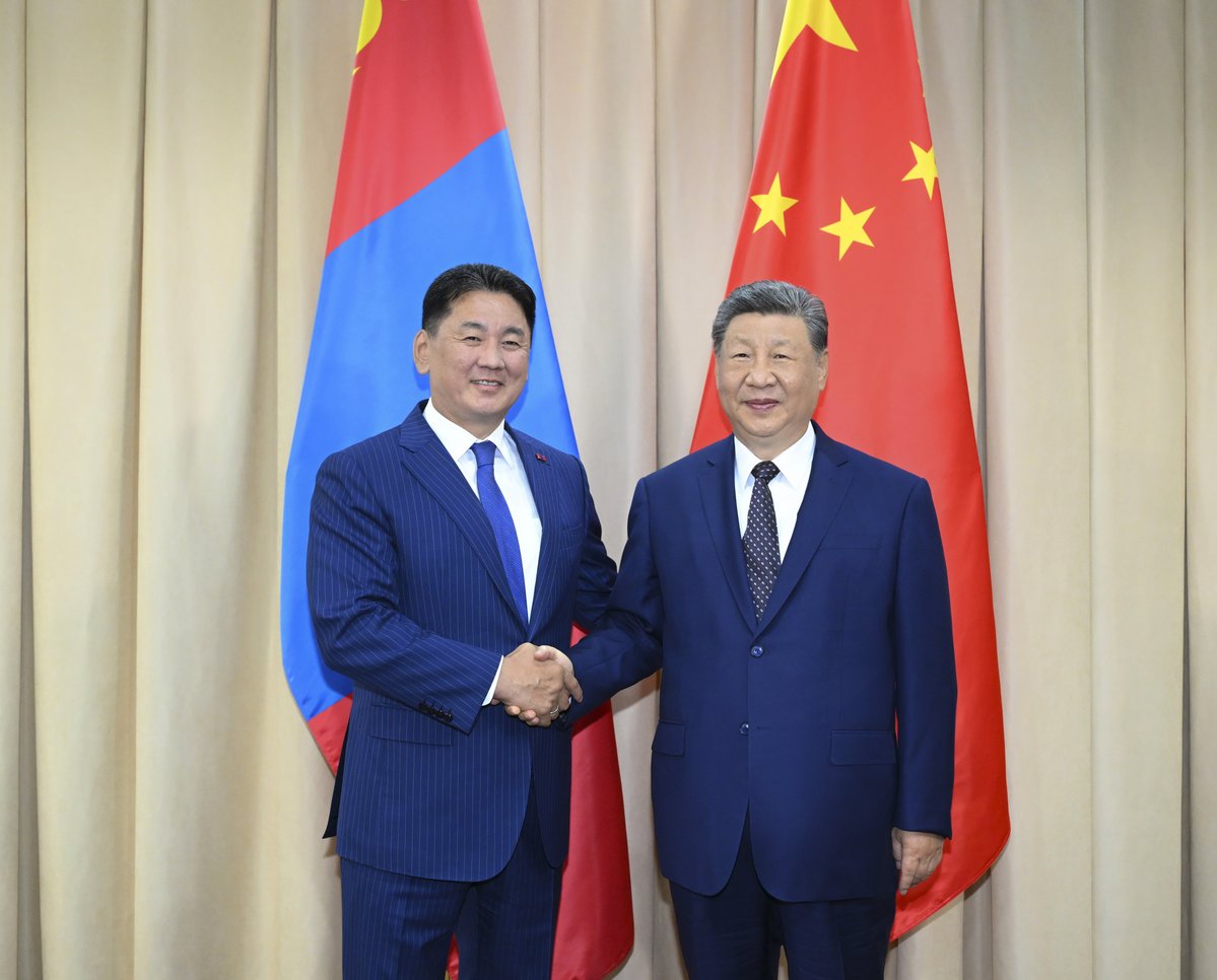 SpoxCHN_MaoNing's tweet photo. President Xi Jinping met with President Khurelsukh Ukhnaa of Mongolia.

President Xi pointed out that China will continue to put China-Mongolia relations at an important position in its diplomacy with neighboring countries, and work with Mongolia to inject more vitality into the comprehensive strategic partnership, and advance the building of the China-Mongolia community with a shared future.