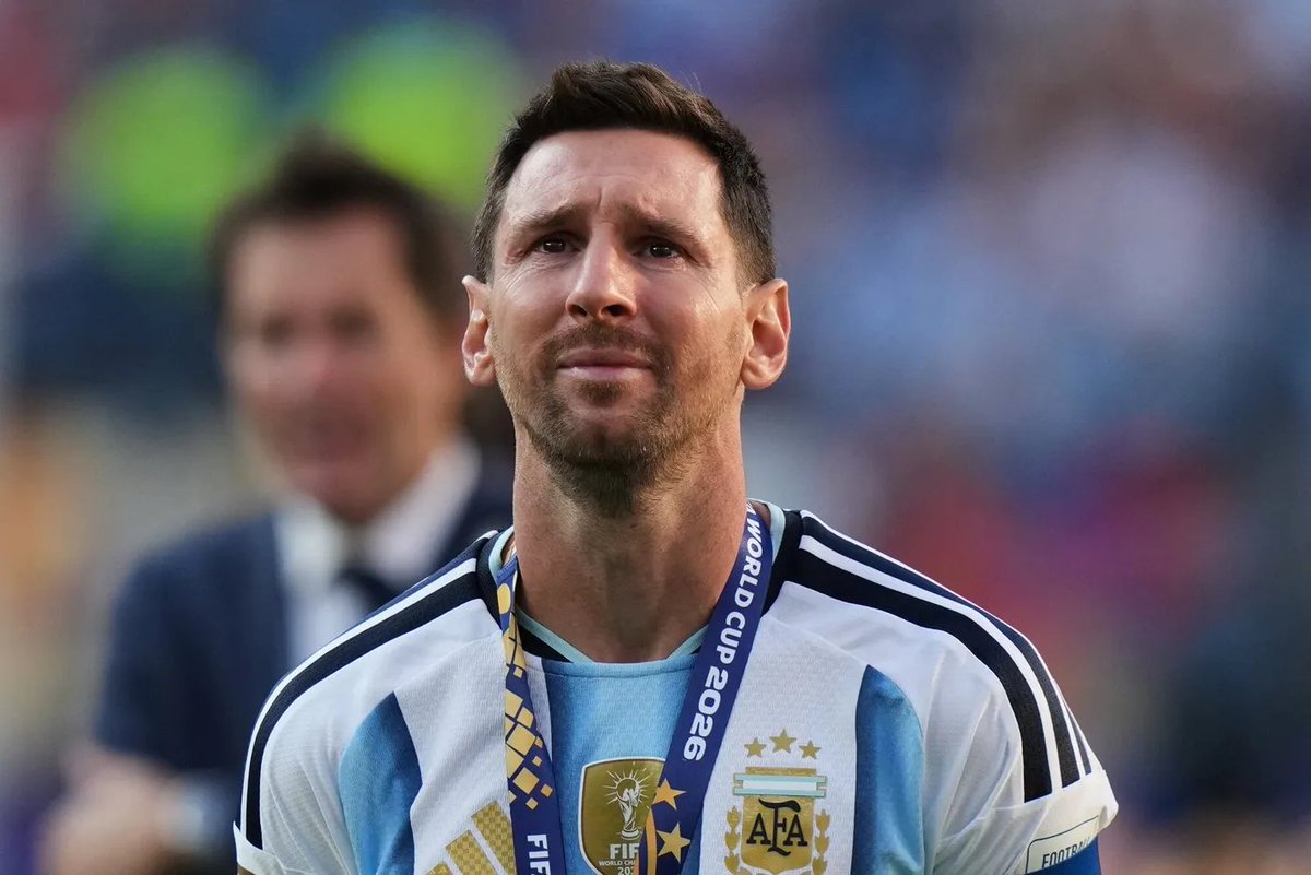 stateoflena's tweet photo. cuantos años diciendo "gracias a dios es argentino" y hoy para despedirse escribe en puño y letra "gracias dios por hacerme argentino" https://t.co/9eIBS6Lcg0