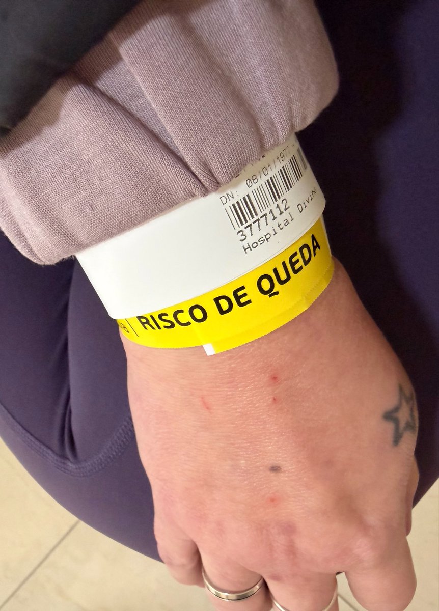 najladiniz's tweet photo. Vim fazer endoscopia e descobriram que sou colorada https://t.co/klZgaj3qkv