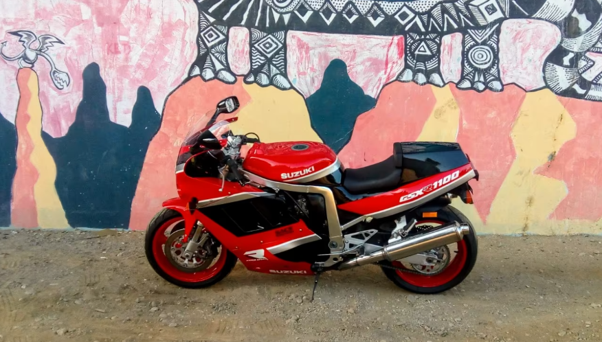 ClarkHeible's tweet photo. Suzuki GSX-R 1100  /1990 https://t.co/C7wFQMdUpO