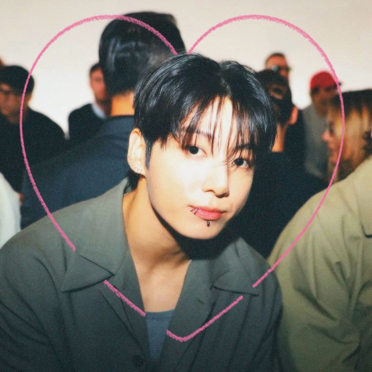 liveforJK_'s tweet photo. FELIZ CUMPLEAÑOS JUNGKOOK DE MI CORAZÓN,TE AMO CON TODO MI SER MI VIDA! 😭😭😭😭💜

HAPPY BIRTHDAY JUNGKOOK
#HAPPYJKDAY
#JUNGKOOKisFYA
#AlwaysByYourSideJK
#YouAreThatSomebodyJK
#BornGoldenJungkook
#WorldVocalJungkook
#PARTYPARTYJK
#JKRulerOfTheStage https://t.co/MFIrMCo16z