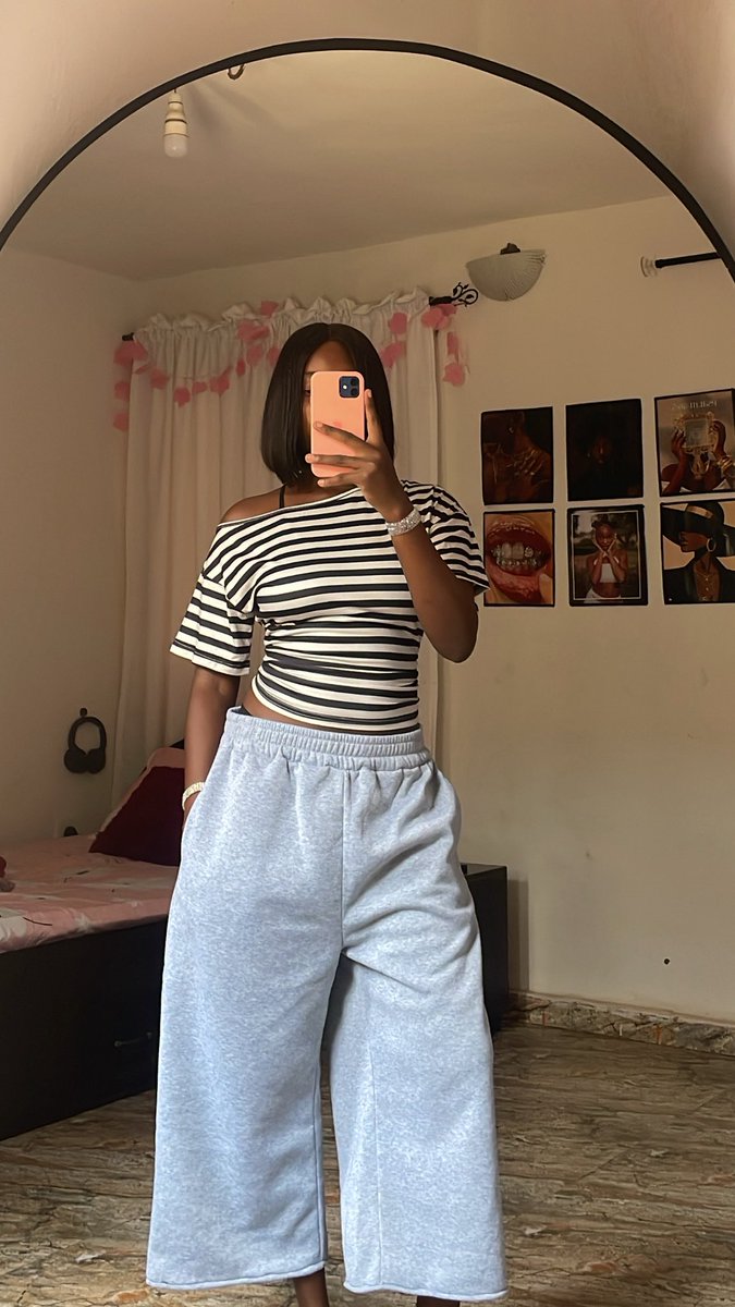 Tifeabidoye's tweet photo. I’m now very obsessed with Jogger jorts.😂 https://t.co/9RiAVlviBr