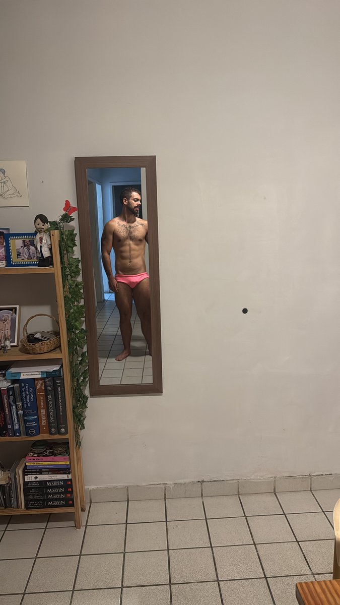 25miminho's tweet photo. A frase motivacional quando eu pedi um a torta foi: "Sobremesa de gordo é água". Já tô a 4 meses tomando minha aguinha https://t.co/VpVTdQhAHT