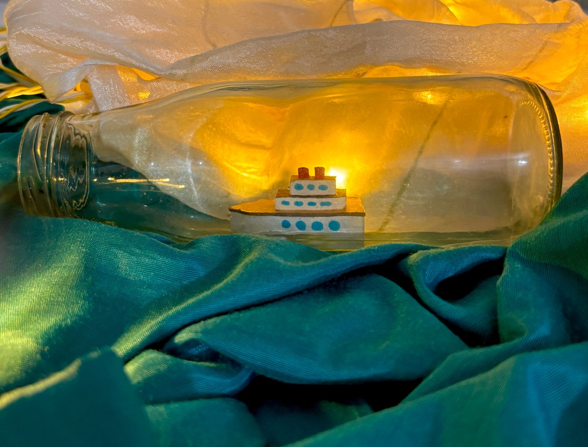 msmeghna_'s tweet photo. I built a ship in a bottle! 🚢✨

Built entirely using paper folded into the ship parts &amp; then glued them together. I added details using markers. For the BG, I used a white &amp; a blue cloth &amp; some fairy lights. 
It was very therapeutic 🫶🏻

cc: @C0llinXweb3 @kennyistyping @poidhxyz https://t.co/HWxmrnOUAE