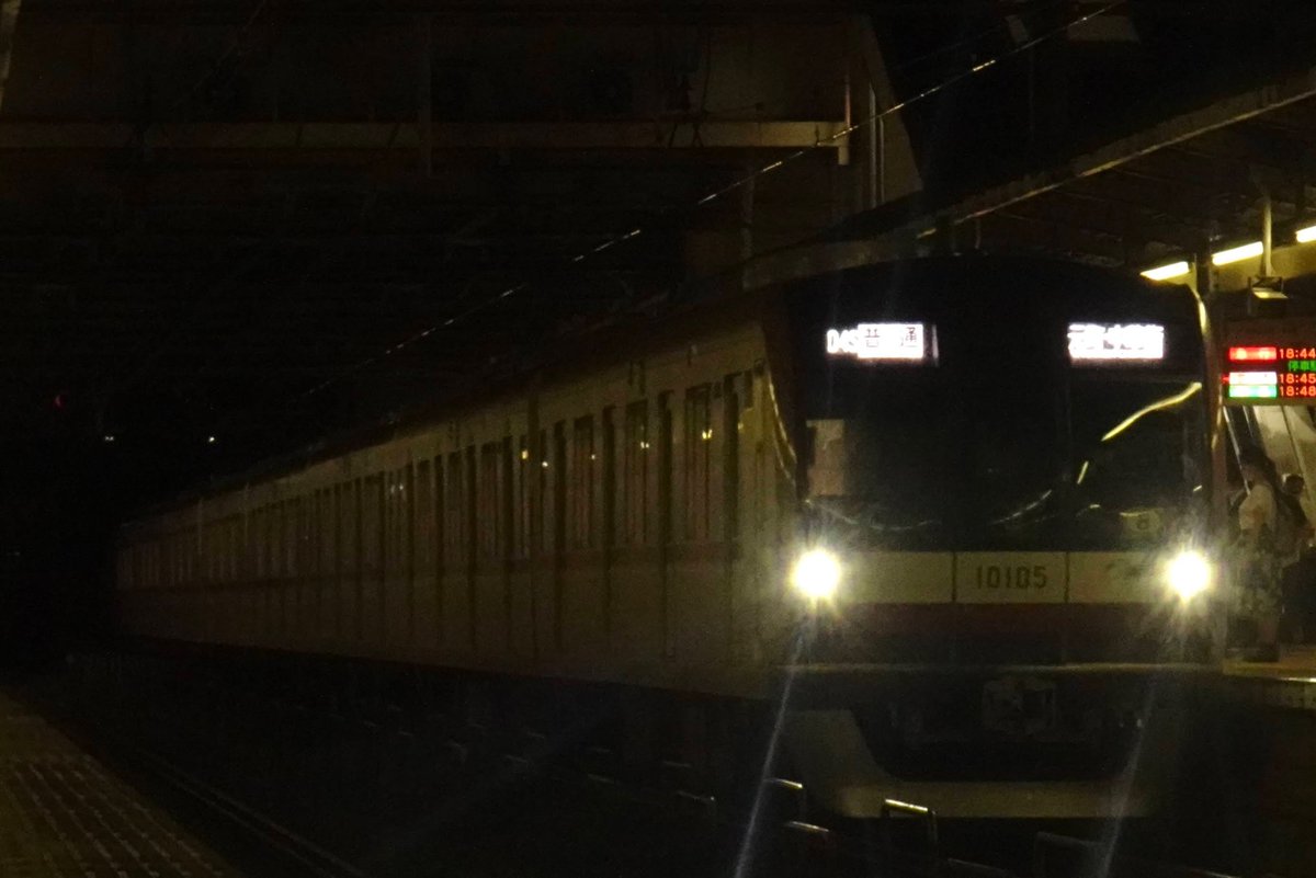 Tsuruma_setlist's tweet photo. #東京メトロ10000系デビュー20周年
衝撃を与えた新型車両、および初の5桁形式から20年
上の太帯なども標準仕様に
最近ではフルカラー化でますます輝いているね https://t.co/2IksT5ibps