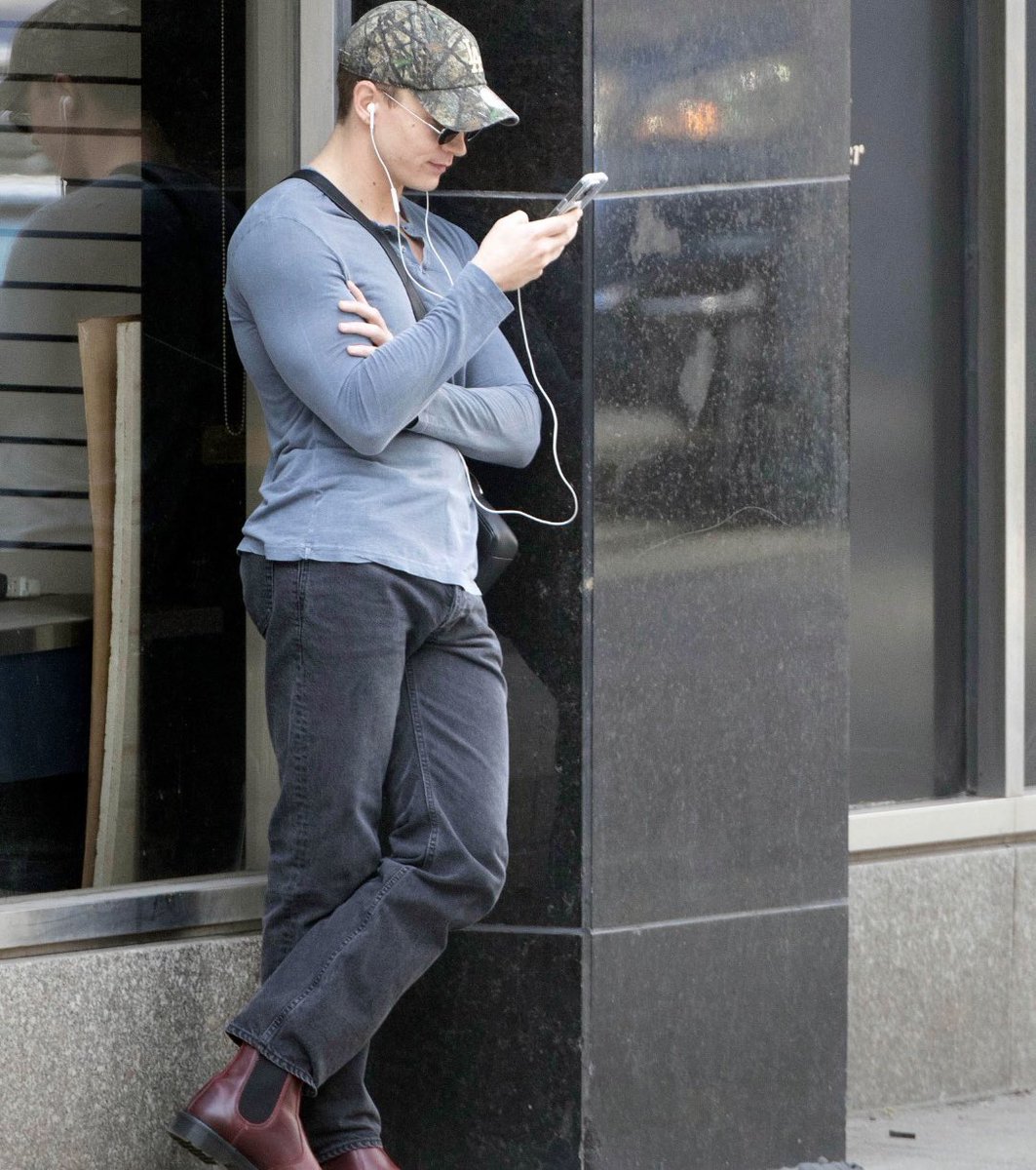 hudsonscigs's tweet photo. ik we talk about it all the time, but that ass is just fucking insane dude. https://t.co/r1uZvvnTGN