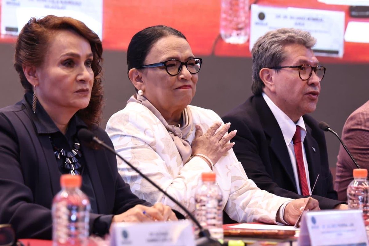 arturomedinap's tweet photo. La quinta reunión plenaria de @DiputadosMorena fue un espacio para conocer y dialogar sobre las directrices de su agenda legislativa para el cierre de 2026. Con la secretaria de @SEGOB_mx, @rosaicela_, acudimos a este encuentro realizado en la sede de @Mx_Diputados.

Escuchar las distintas voces, propuestas y planteamientos nutre las políticas y acciones orientadas a garantizar los #DerechosHumanos, atender temas prioritarios en beneficio del pueblo de México e impulsar su desarrollo y bienestar.
