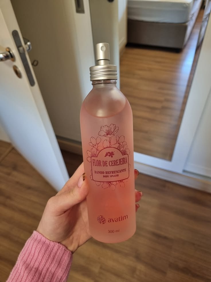 dailydaraf's tweet photo. o Body Splash da Avatim é MUITO cheiroso, aquele tipo de cheiro que faz alguém perguntar: “o que você tá usando?” https://t.co/ziD9B2tsu0