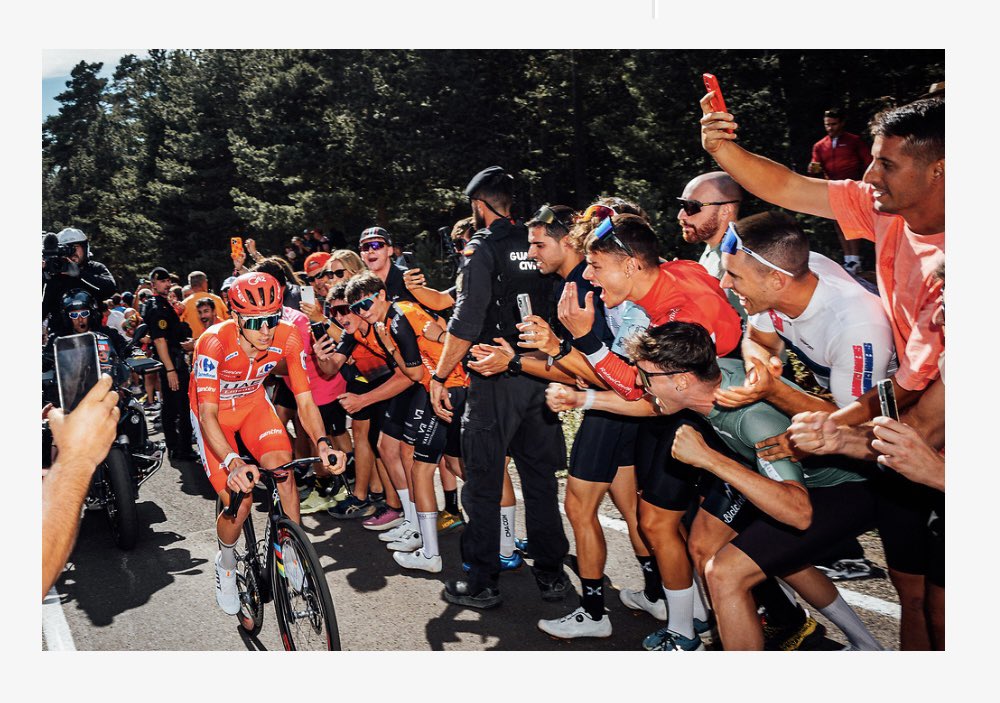 rapep8's tweet photo. El destí va fer que a ultim hora apareguera davant nostre un reputat fotògraf i ens fera unes fotos que ja són nostres per sempre. Quin record. El millor esport del món. L'esport del poble. https://t.co/LoZsq07Cmo