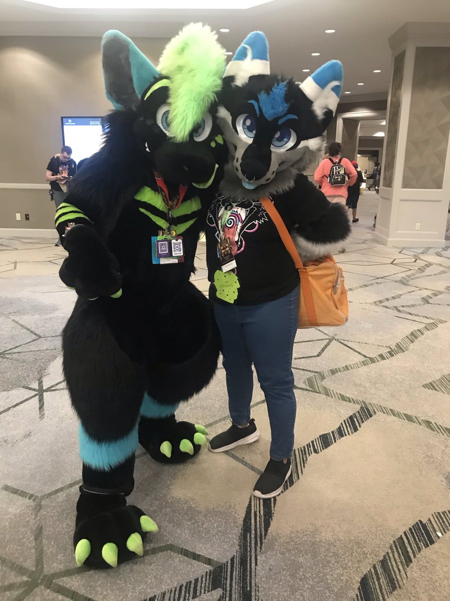 Lil_Wusky's tweet photo. One of my favorite suiter types 😩💙 tag em if ya know em! @MoreFurLess https://t.co/xAKKYcJd6X