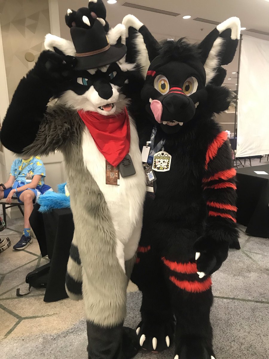 Lil_Wusky's tweet photo. One of my favorite suiter types 😩💙 tag em if ya know em! @MoreFurLess https://t.co/xAKKYcJd6X