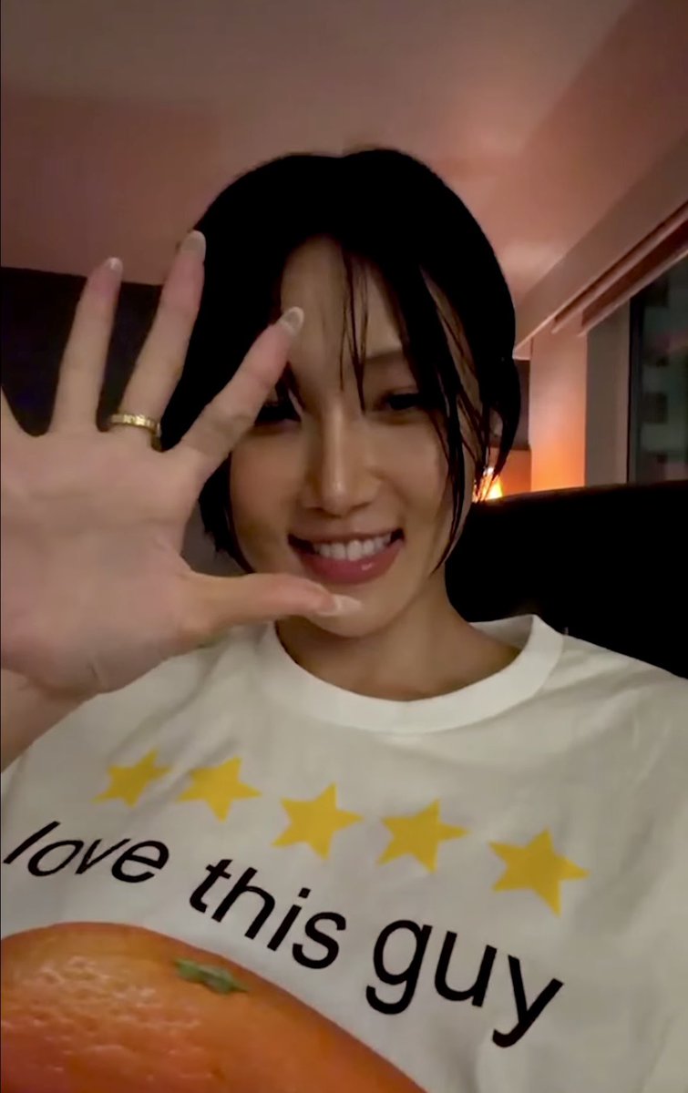 JWIrresistible's tweet photo. Hyejin said her t-shirt is a gift from Byul's manager. He's been working with MMM for a long time https://t.co/SXD7ejKNYt