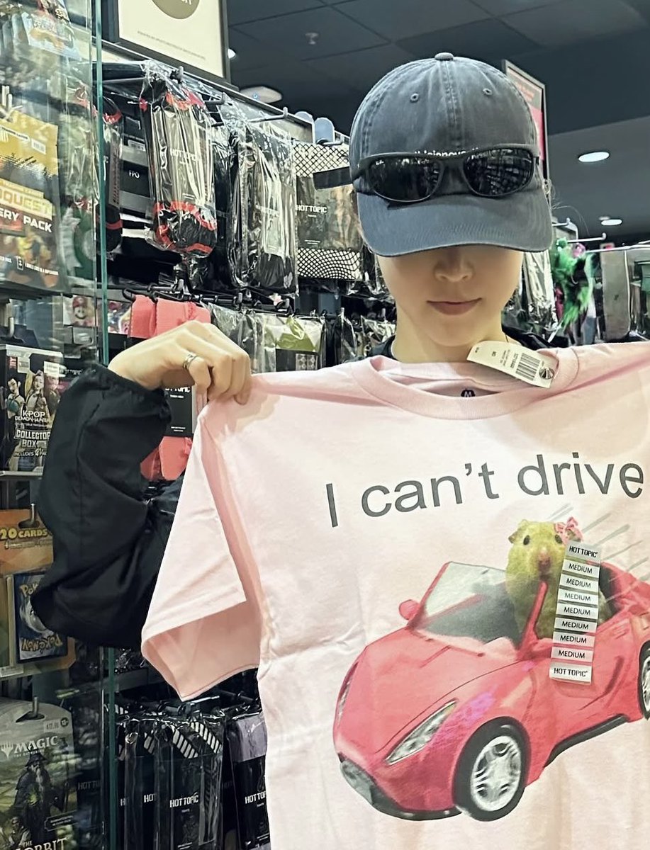 JWIrresistible's tweet photo. Hyejin said her t-shirt is a gift from Byul's manager. He's been working with MMM for a long time https://t.co/SXD7ejKNYt