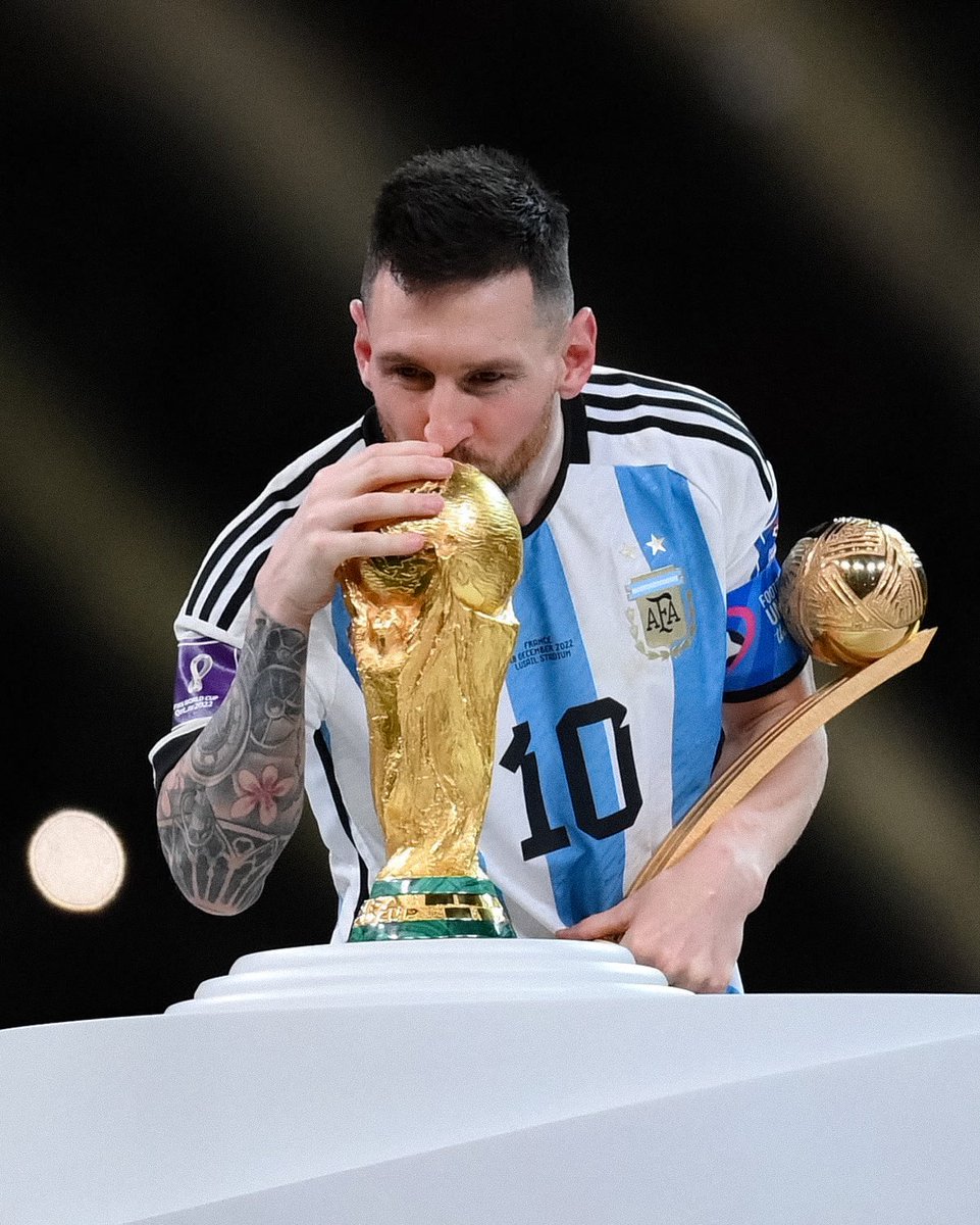 nxuvel's tweet photo. GRACIAS, KING LEO 🥹❤️🐐

THANK YOU FOR GIVING YOUR ALL TO ARGENTINA. I’VE SEEN YOU THROUGH THE LOWEST AND HIGHEST MOMENTS WITH THIS TEAM, AND WHAT A JOURNEY IT HAS BEEN.

IT’S HARD TO IMAGINE ARGENTINA WITHOUT YOU.
THANK YOU FOR EVERY MEMORY AND EVERY MOMENT. https://t.co/FeMtyMXdrX