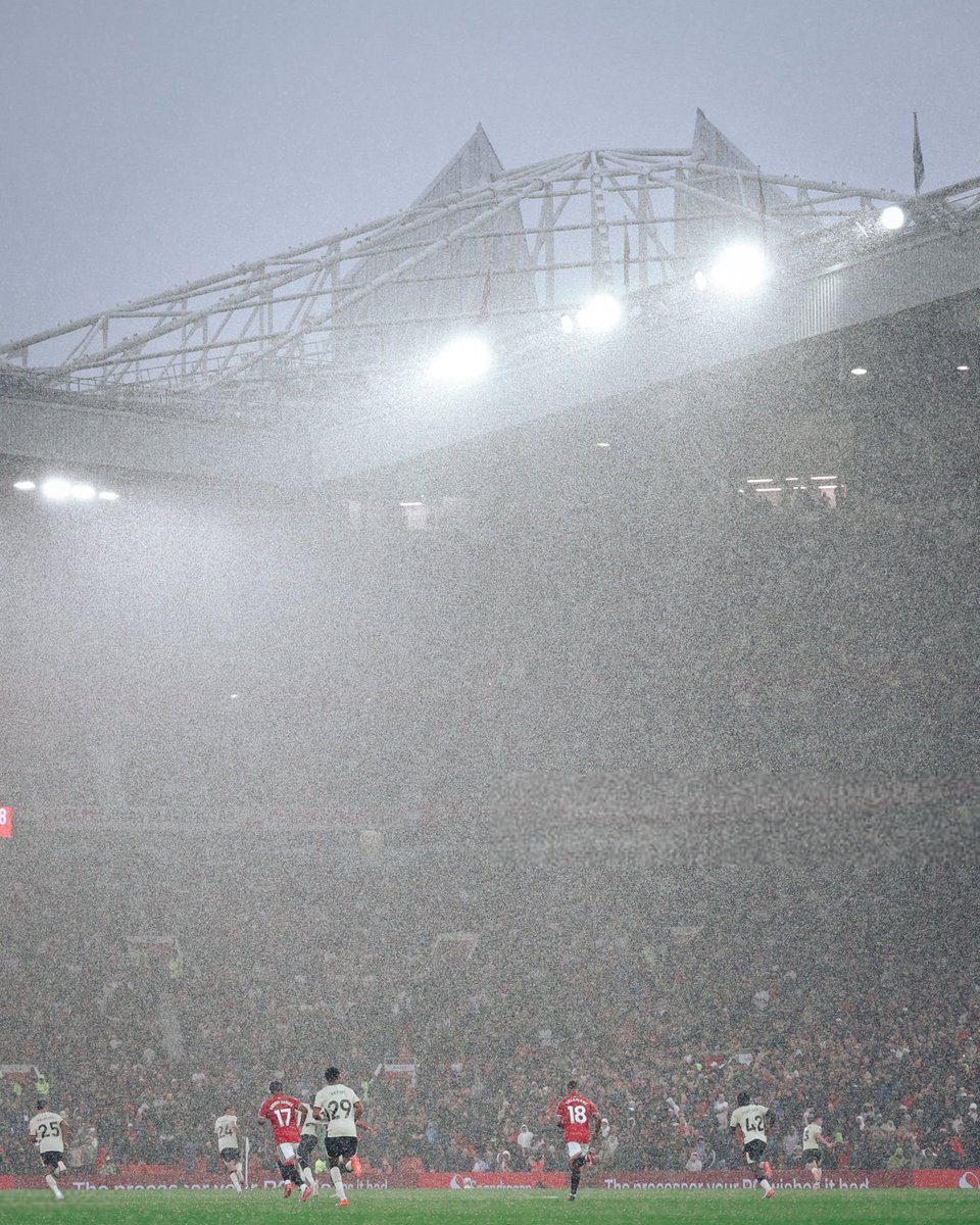 _iYasser99's tweet photo. Old Trafford under the rain 🌧️❤️
#MUNIPS #MUFC https://t.co/L3QNF0MlR5