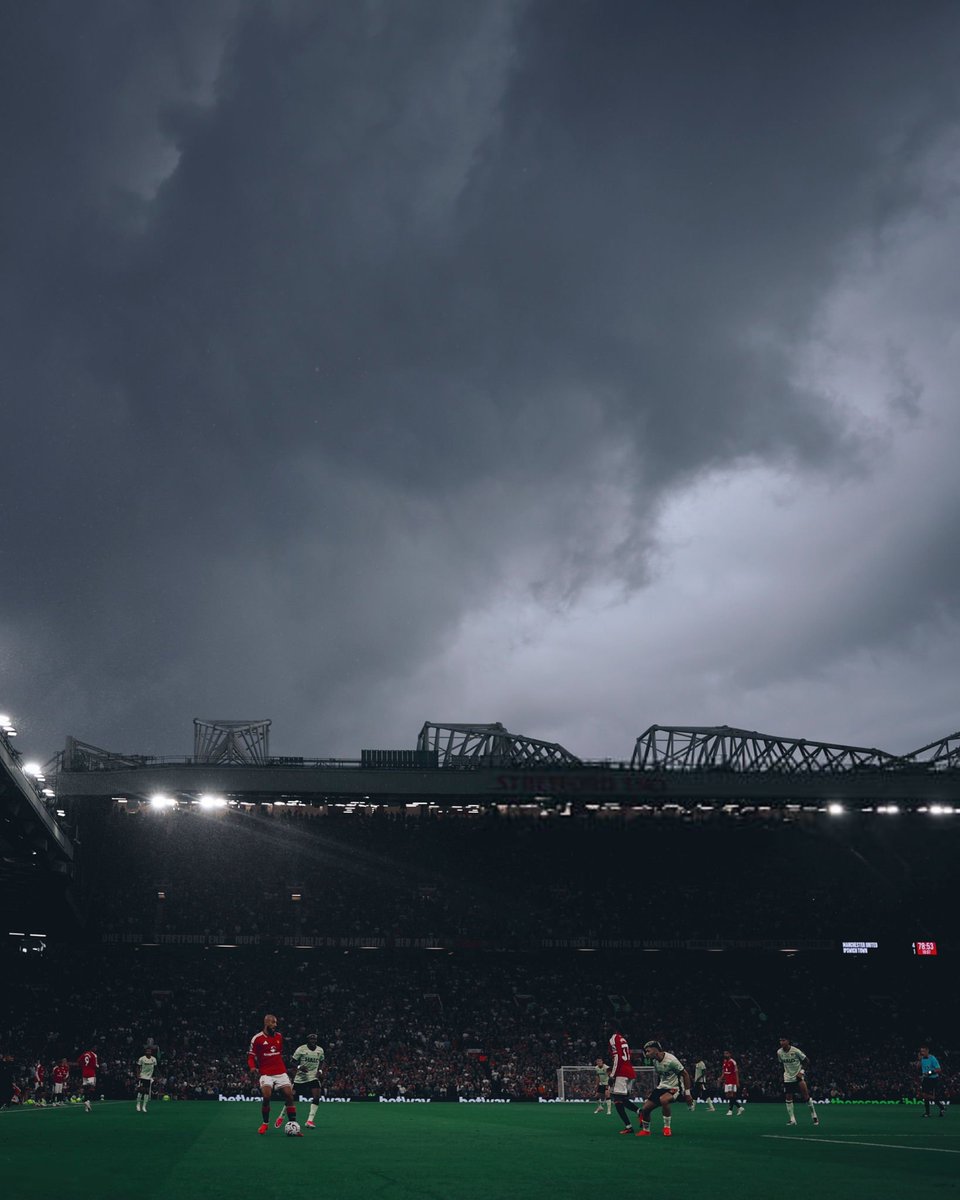 _iYasser99's tweet photo. Old Trafford under the rain 🌧️❤️
#MUNIPS #MUFC https://t.co/L3QNF0MlR5