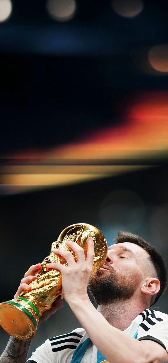 kungfupanda000's tweet photo. The greatest player the beautiful game has ever seen... Sad to see you retire but can't stop thinking about the joy you brought through the years.... #GOAT #Messi https://t.co/nnPbUcqCxJ