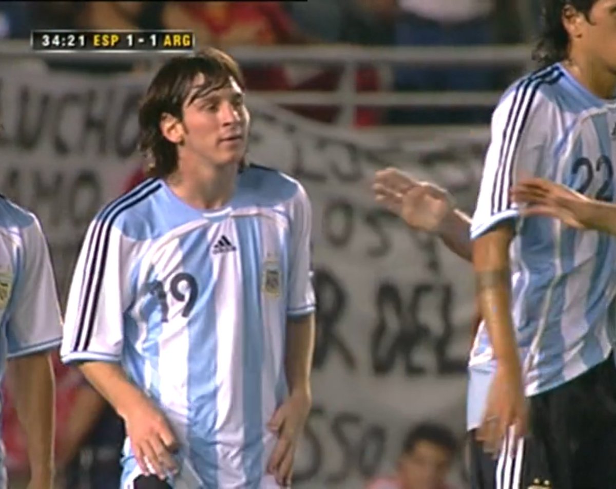 albertolofe's tweet photo. Leo Messi ha anunciado que deja la selección argentina. Por lo tanto, su último partido de selecciones (España-Argentina en la final del Mundial) ha sido el mismo que el que jugó en el estreno de Nueva Condomina el 11 de octubre de 2006.
2-1. Xavi y David Villa // Daniel Bilos. https://t.co/GlYcj0S7RV