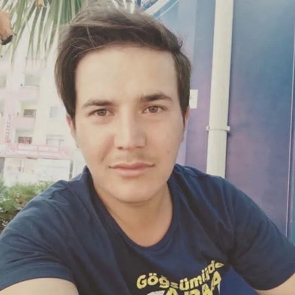 darkwebhaber's tweet photo. Girne açıklarında yaşanan gemi faciasında, eşi ve çocuğuna can yeleği bulmak için geminin alt bölümüne inen Jandarma Uzman Çavuş Fahri Ateş, tekrar yukarı çıkamayarak hayatını kaybetti. https://t.co/rrOxdUSs1K