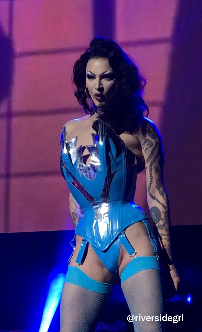 tofolklore_'s tweet photo. simplemente ✨Violet Chachki✨ https://t.co/yuz36ajK17