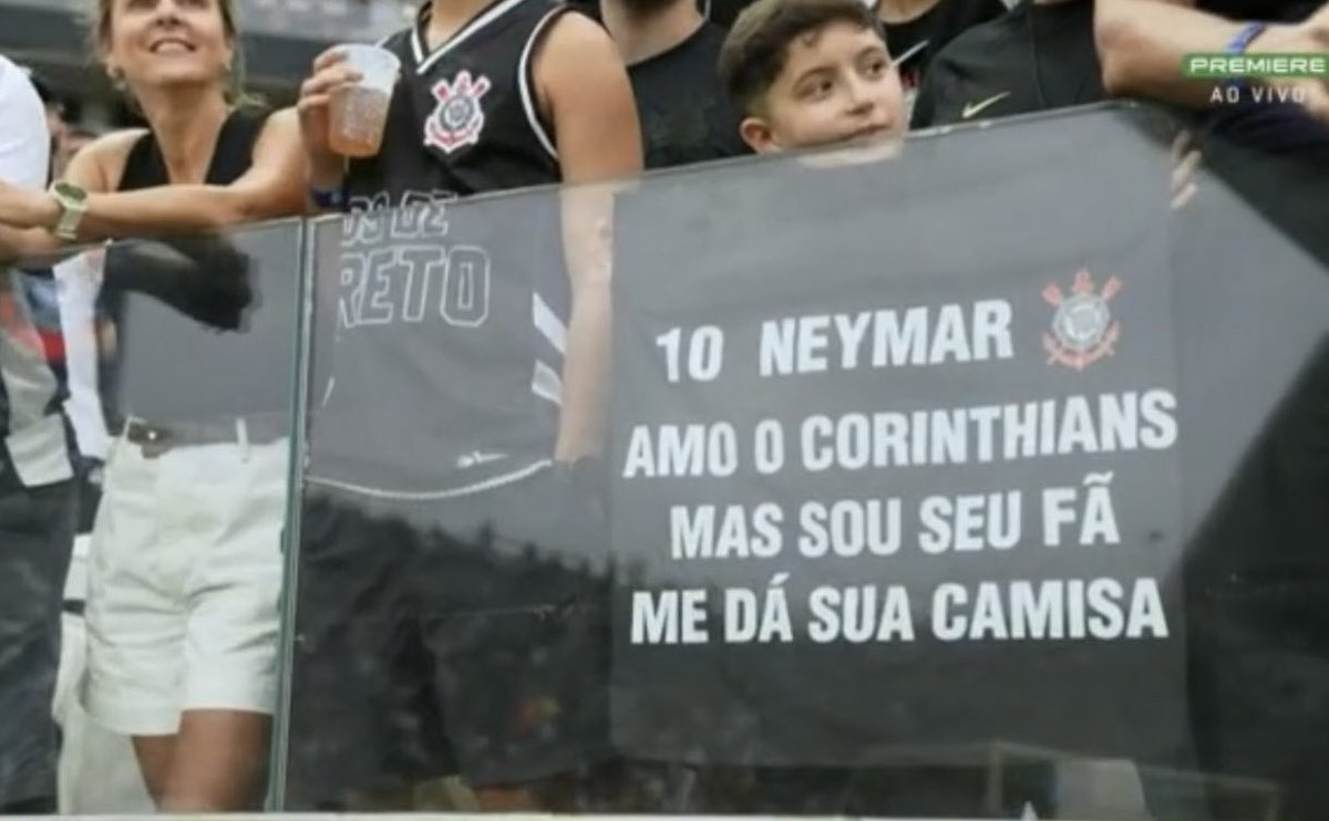 futebol_info's tweet photo. Corinthians prepara algumas ações com o pequeno corinthiano de 8 anos que foi hostilizado na Neo Química Arena após ganhar camisa de Neymar.

O Timão pretende levar o garoto ao CT Joaquim Grava e também apresentá-lo aos jogadores do elenco.

🗞️ @ESPNBrasil
📸 Reprodução/Premiere https://t.co/PR85KoWxfd