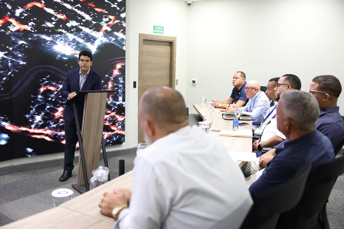 DomInapa's tweet photo. Nuestro director ejecutivo, Wellington Arnaud, sostuvo un encuentro con los encargados provinciales a fin de pasar balance a los distintos proyectos bajo nuestra responsabilidad y continuar realizando acciones orientadas a garantizar servicios de agua potable y saneamiento. https://t.co/pDVHiCru4c