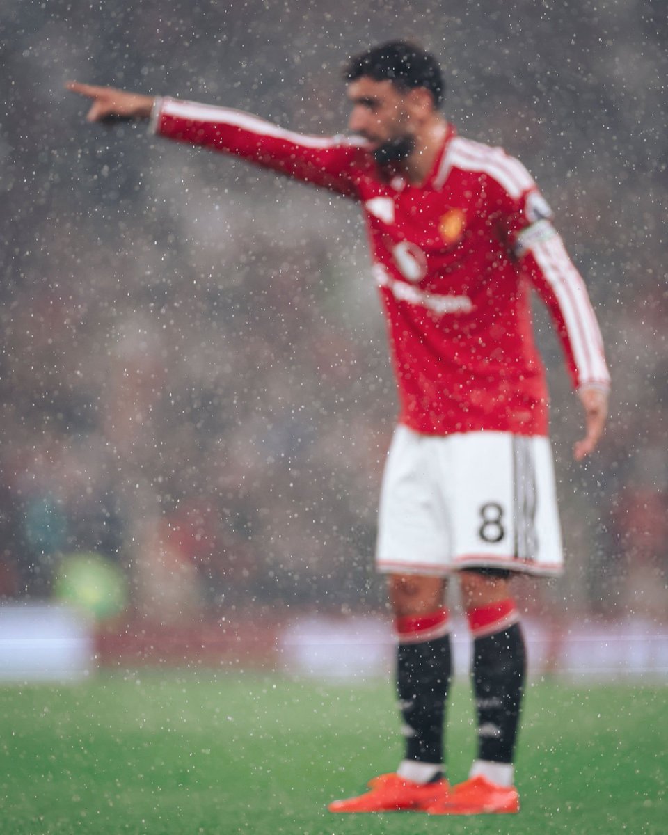 _iYasser99's tweet photo. Bruno Fernandes 🌧️
#MUNIPS #MUFC https://t.co/jueQWcNort