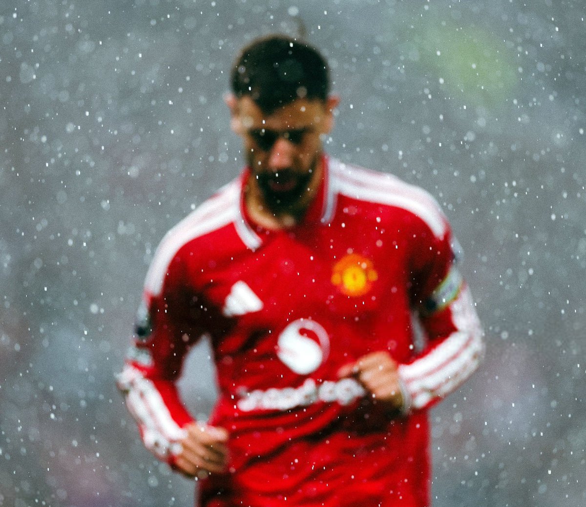 _iYasser99's tweet photo. Bruno Fernandes 🌧️
#MUNIPS #MUFC https://t.co/jueQWcNort