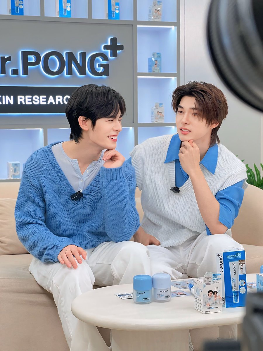 Chaaosypk02's tweet photo. ดีใจที่ได้ร่วมงานกับน้องๆครับ  👏🏻🫶🏻 #FirstLiveDrPONGxTeeTeePor https://t.co/gaHOH8K1ap
