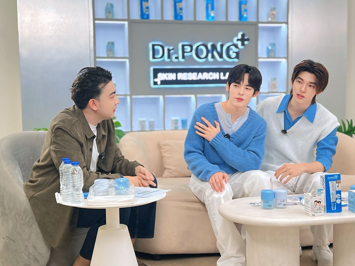 Chaaosypk02's tweet photo. ดีใจที่ได้ร่วมงานกับน้องๆครับ  👏🏻🫶🏻 #FirstLiveDrPONGxTeeTeePor https://t.co/gaHOH8K1ap