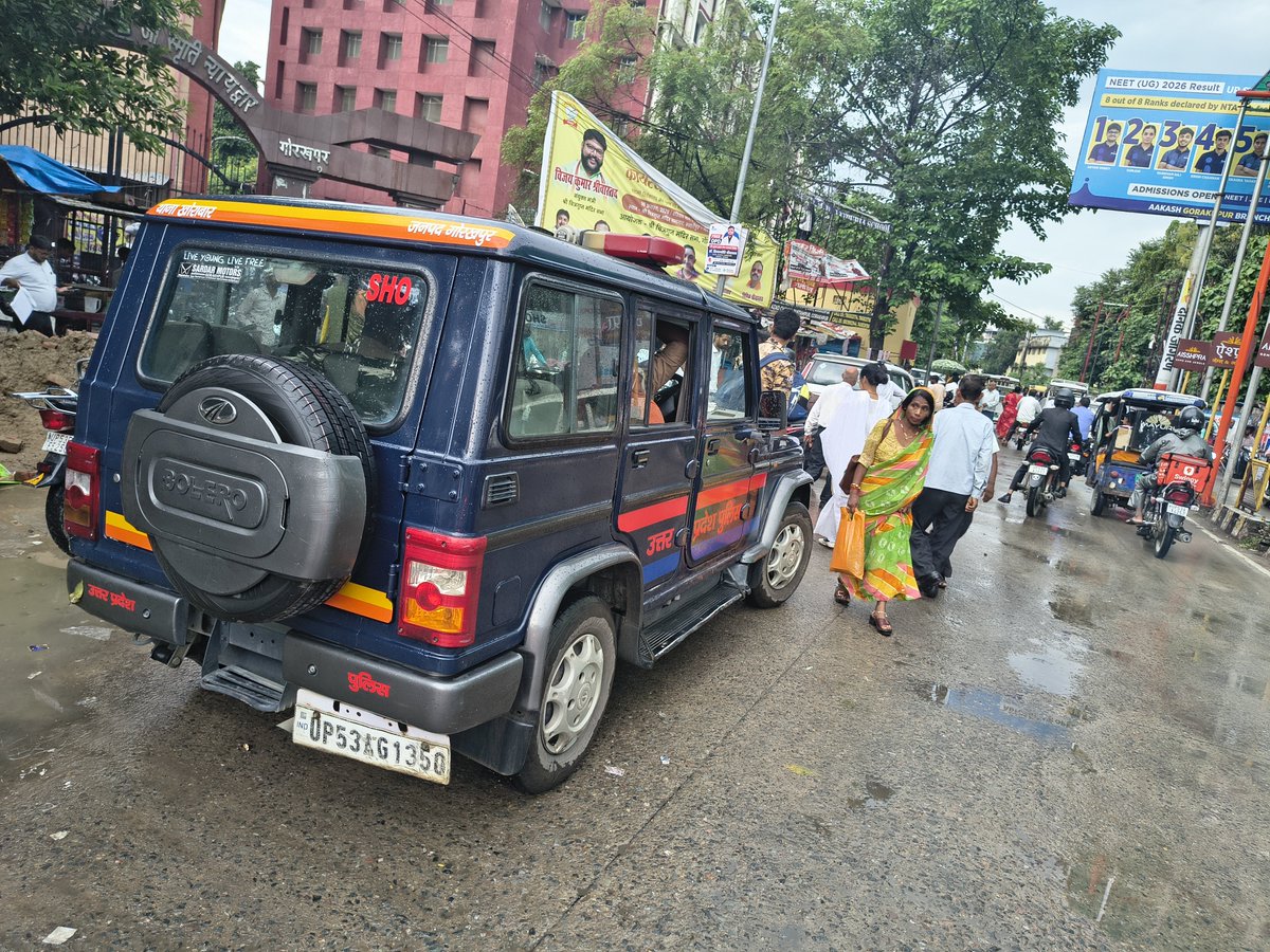 RishiSi10610799's tweet photo. Civil Court Gate No.1, Ambedkar Chowk, Gorakhpur पर मेरी कार का 10 मिनट में ₹500 challan। उसी जगह पुलिस समेत कई वाहन खड़े थे। क्या नियम सिर्फ आम नागरिकों के लिए हैं? @Uppolice @gorakhpurpolice @yogiadityanath https://t.co/qiwQ47VYt6
