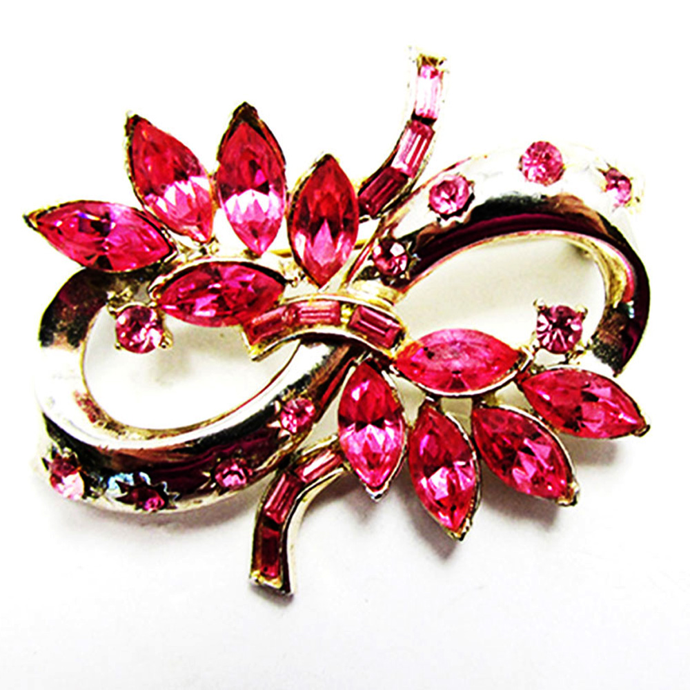 gildedtrifles's tweet photo. Gorgeous Vintage 1950s Pink Rhinestone Floral Ribbon Pin - $65, #0910 https://t.co/NuRKa10nAT https://t.co/iUXLHcvevO
