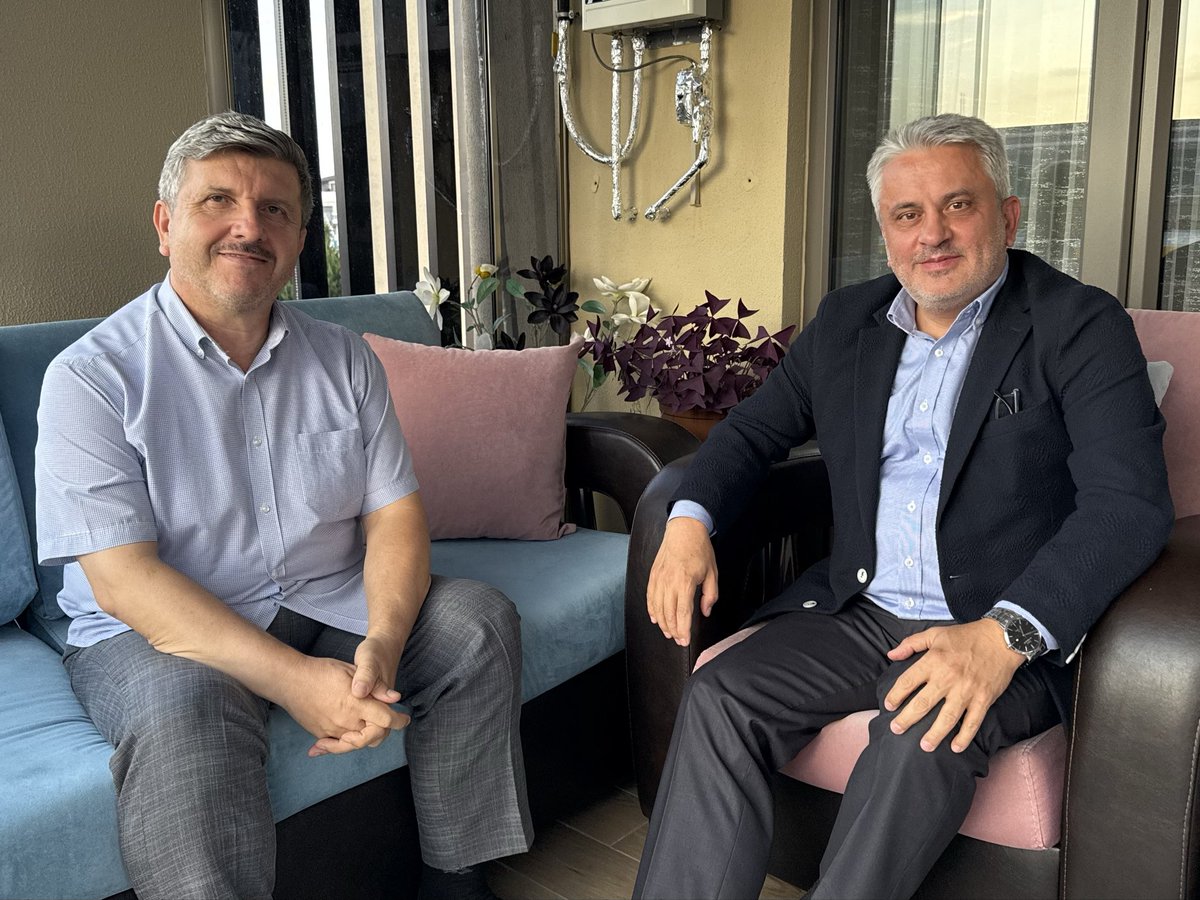 ayhan_salman's tweet photo. Önceki dönem AK Parti İnegöl İlçe Başkanlarımız Sayın Adem Demirel ve Sayın Mustafa Ersan’ı ziyaret ettik.

Cumhurbaşkanımız Sayın Recep Tayyip Erdoğan’ın güçlü liderliğinde; dünden bugüne aynı dava, aynı inanç ve aynı kararlılıkla bir ve beraber yol yürümeye devam ediyoruz.

Kıymetli Başkanlarımıza nazik misafirperverlikleri için teşekkür ediyorum.