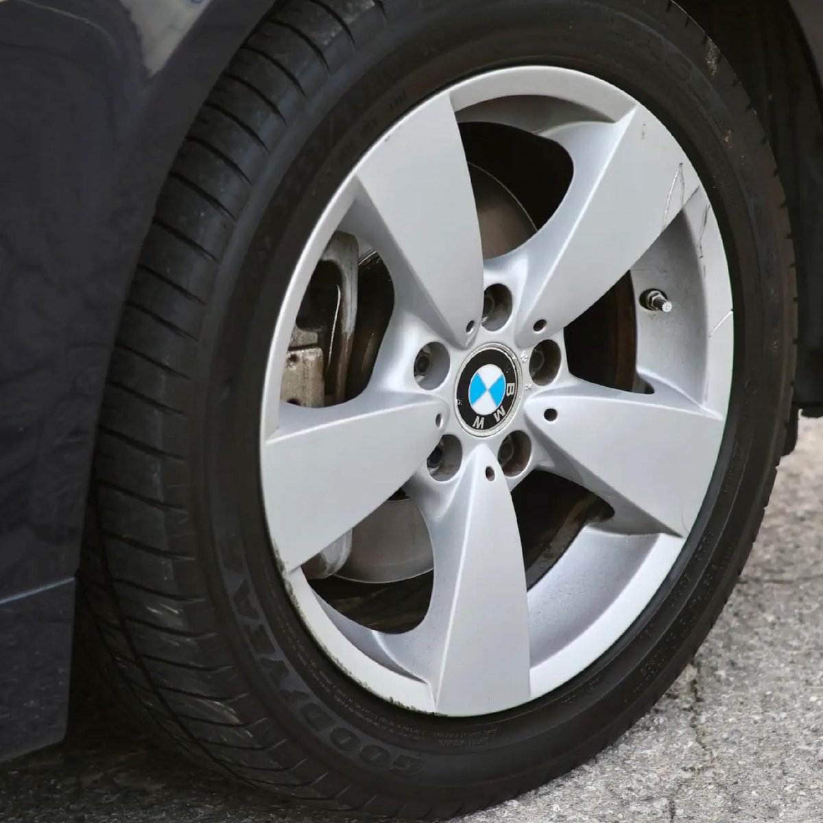 Bringatrailer's tweet photo. This 2007 BMW 530xi Sports Wagon is powered by a 3.0-liter inline-six that drives all four wheels through a six-speed automatic transmission. Showing 70k miles, it's listed now with no reserve on BaT!

https://t.co/Ehw6WEWbu8 https://t.co/S6lPtmnqQ1