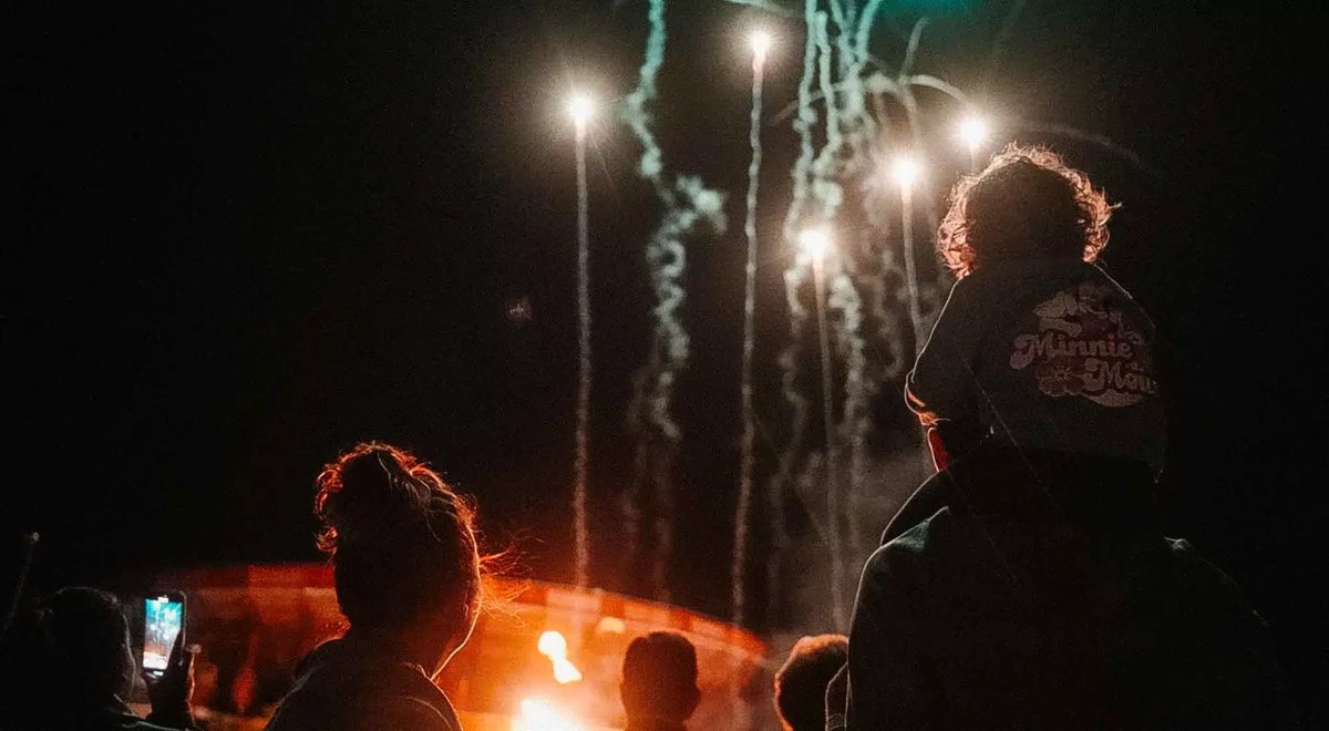 CronicaNorte's tweet photo. Espectáculo piromusical, Día del Niño y tributos musicales marcan el final de las fiestas de Colmenar Viejo https://t.co/OdBtO08dmX https://t.co/unZ6FDewBc