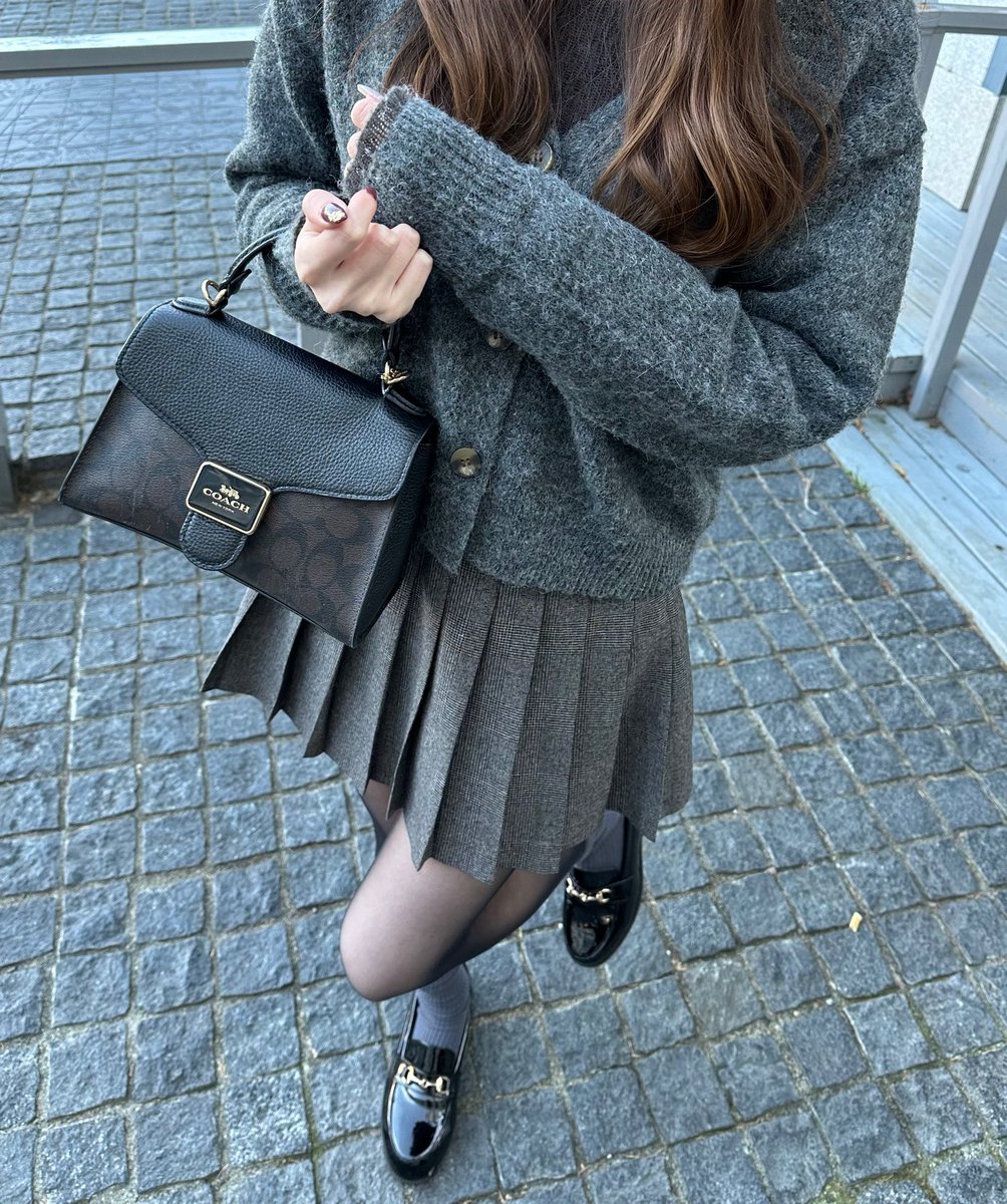 rab_imy's tweet photo. 秋冬のグレーコーデ🩶🖤⟡.·
ブラックと合わせるのがお気に入り📝 https://t.co/W8kK9z31CP