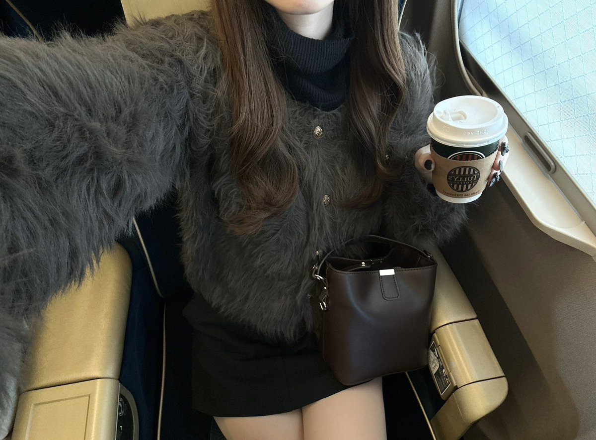 rab_imy's tweet photo. 秋冬のグレーコーデ🩶🖤⟡.·
ブラックと合わせるのがお気に入り📝 https://t.co/W8kK9z31CP