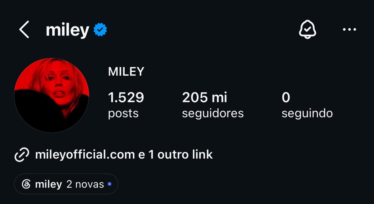 TudoMiley's tweet photo. Miley atualiza suas redes sociais com nova foto de perfil e removendo o sobrenome “Cyrus” https://t.co/DO4M736yXa