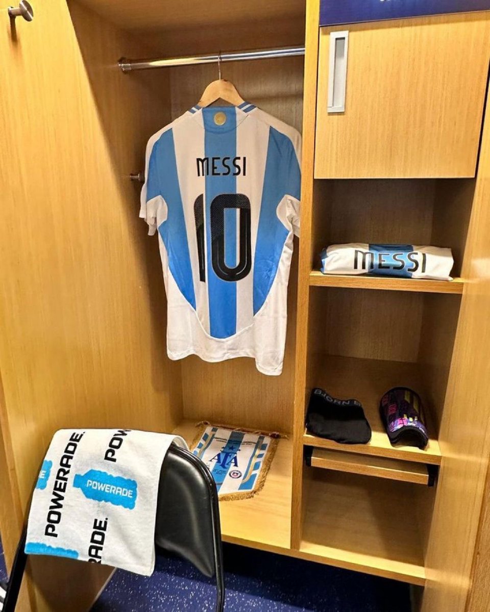 GoalVersee's tweet photo. 🚨 BREAKING: The Argentina committee are thinking of resigning the number 10 shirt after Messi announced his retirement from the national team. 

What a way to honor a legend. 🥹❤️ https://t.co/X09JleZelc